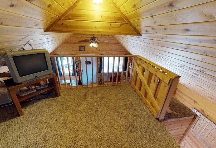 White Cabin Cozy Secluded Cabin