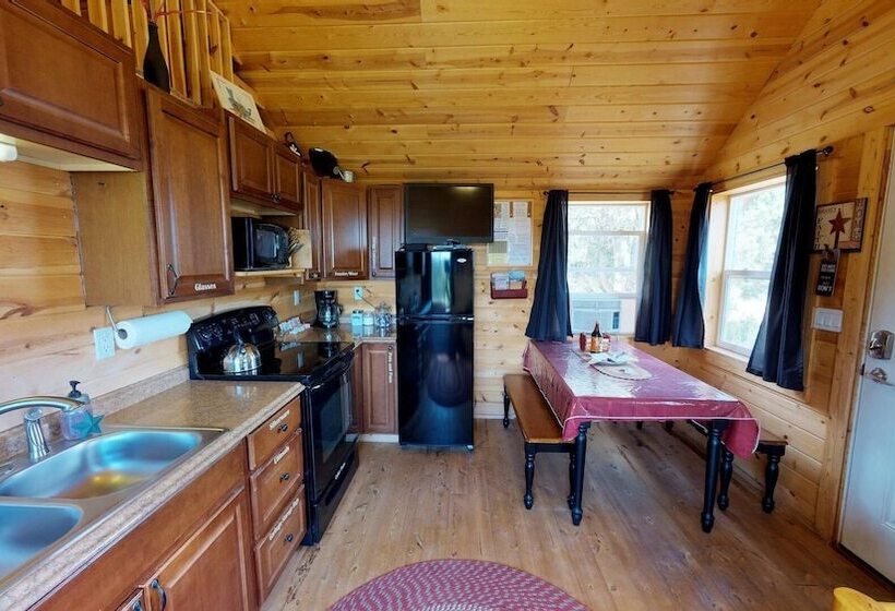 White Cabin Cozy Secluded Cabin