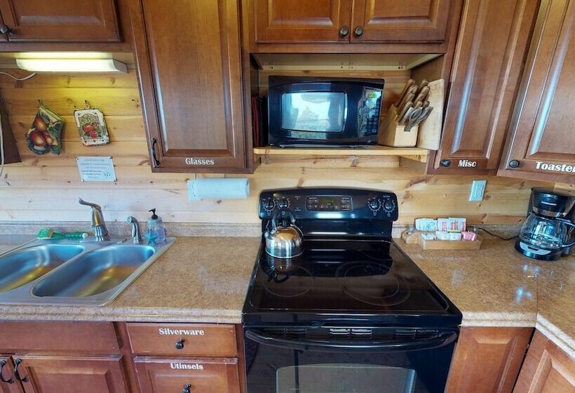 White Cabin Cozy Secluded Cabin