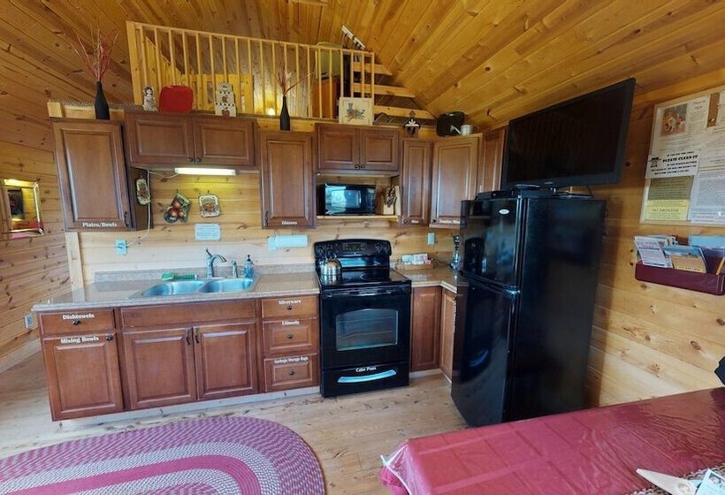 White Cabin Cozy Secluded Cabin