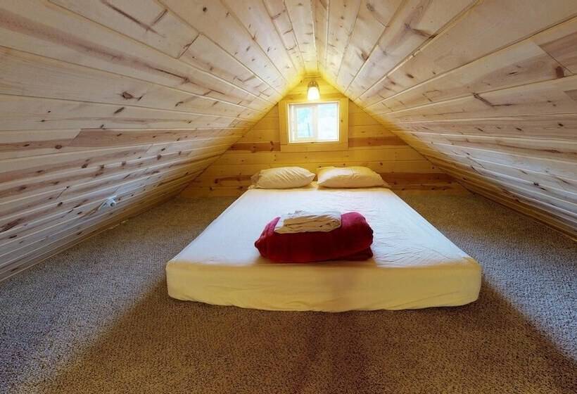 White Cabin Cozy Secluded Cabin