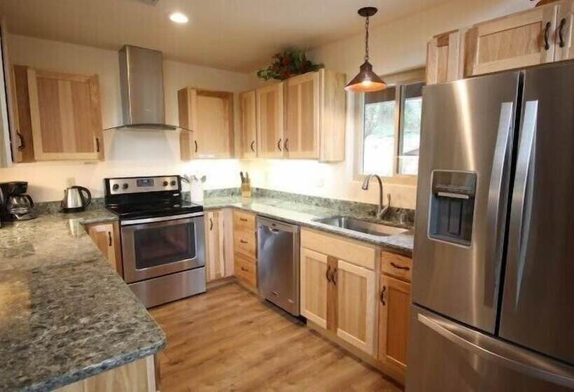 Yosemite Scenic Wonders  Cedar Mountain