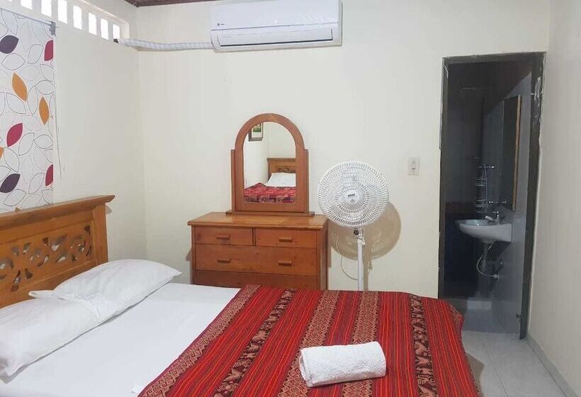 הוסטל Reisen Hostal