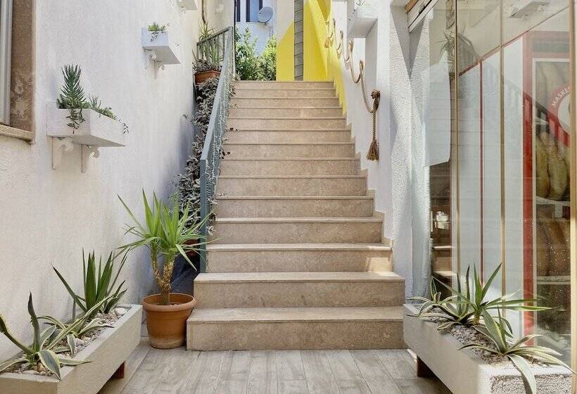 Amigo Apartments