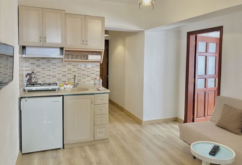 Amigo Apartments