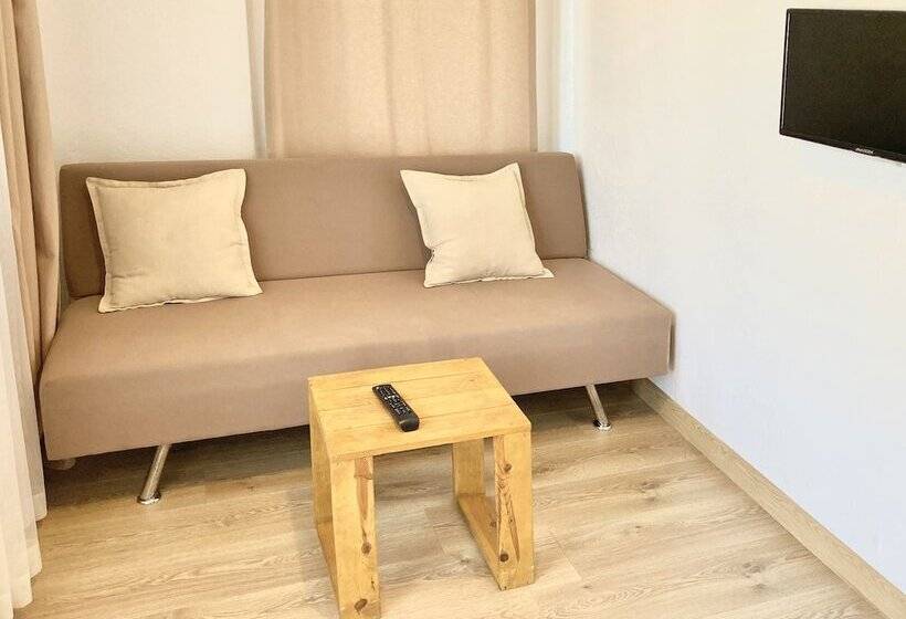 Amigo Apartments