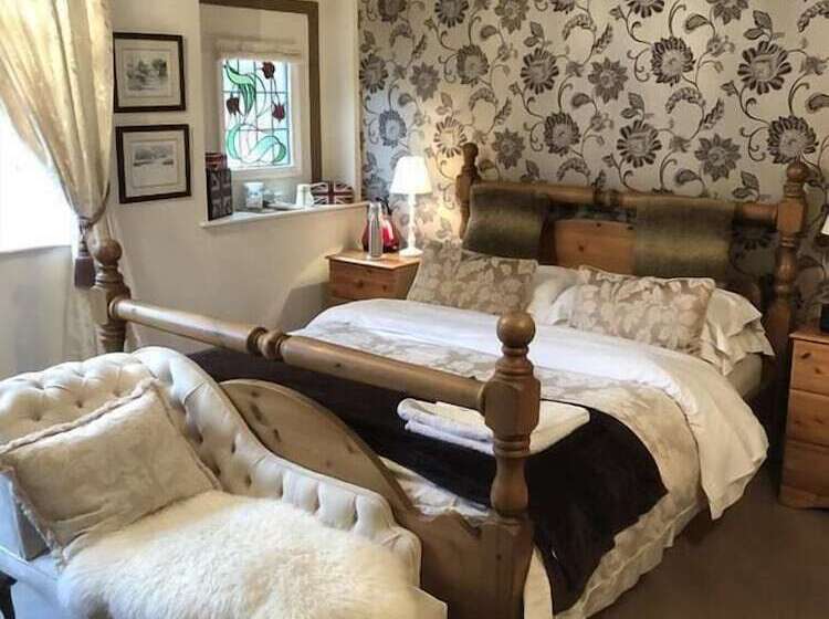 住宿加早餐  Over The Bridge