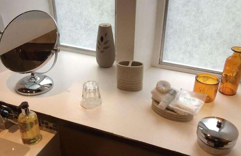 住宿加早餐  Over The Bridge