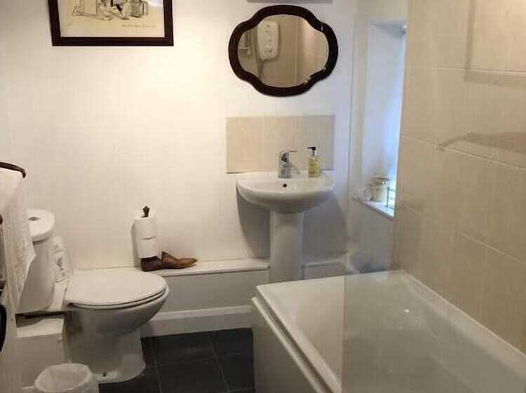 住宿加早餐  Over The Bridge