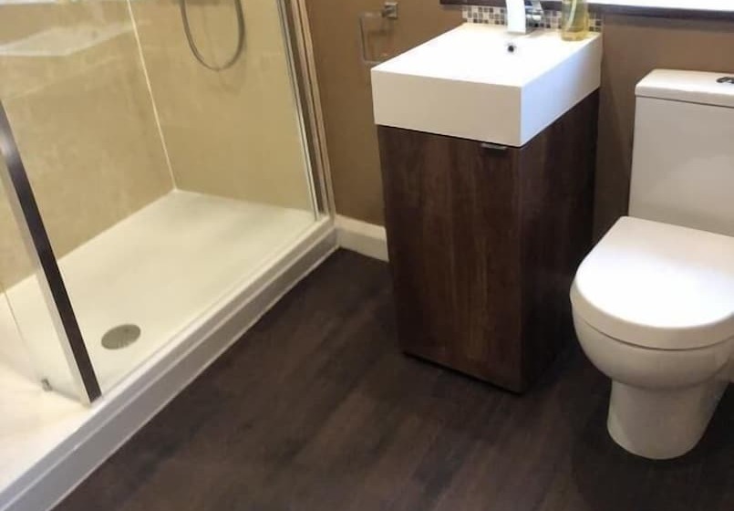 住宿加早餐  Over The Bridge