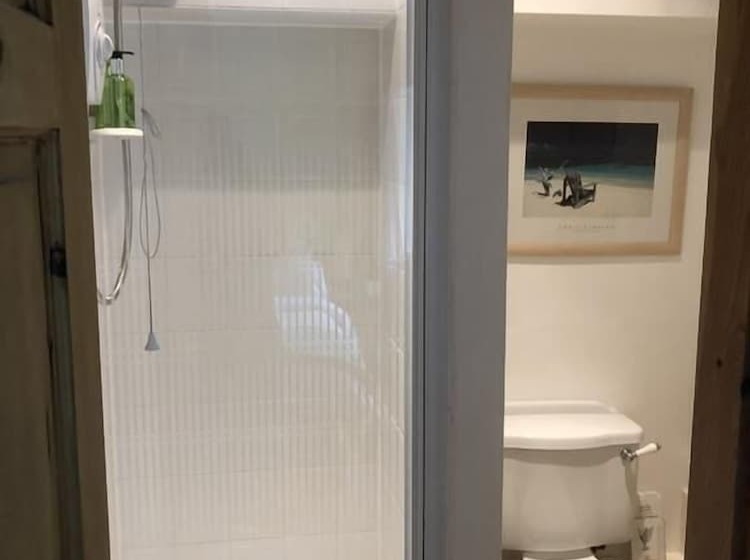 住宿加早餐  Over The Bridge