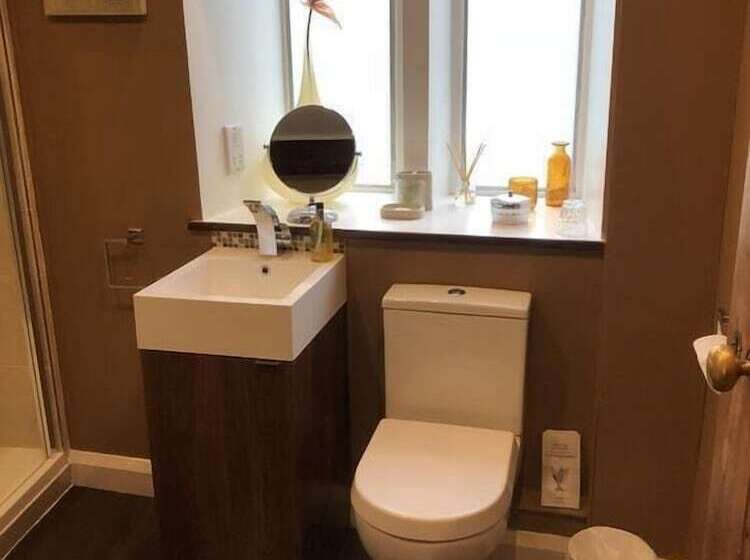 住宿加早餐  Over The Bridge