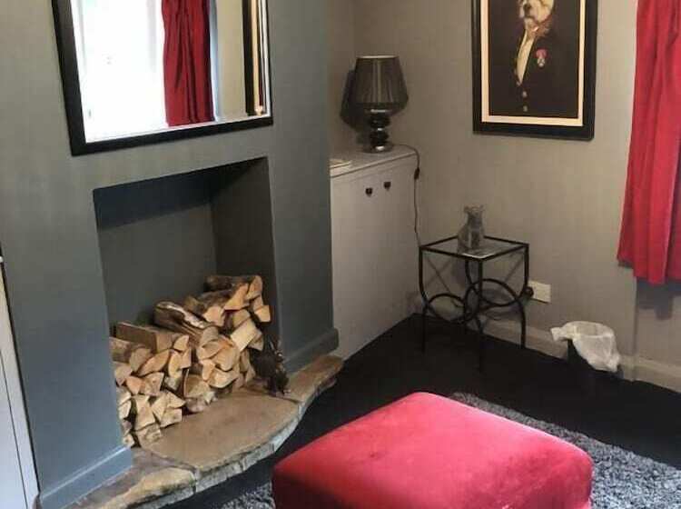 住宿加早餐  Over The Bridge