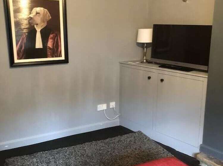 住宿加早餐  Over The Bridge