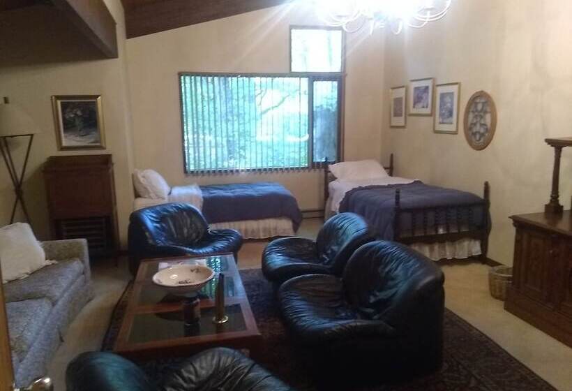 تختخواب و صبحانه Tanglewood Suites