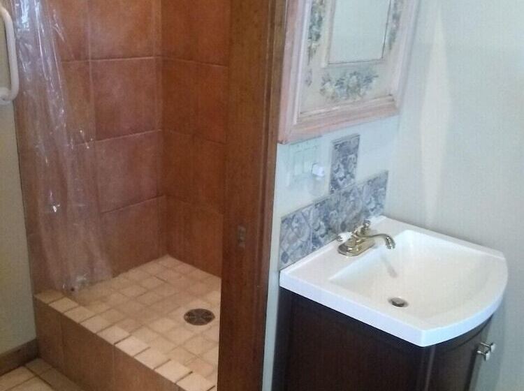 تختخواب و صبحانه Tanglewood Suites