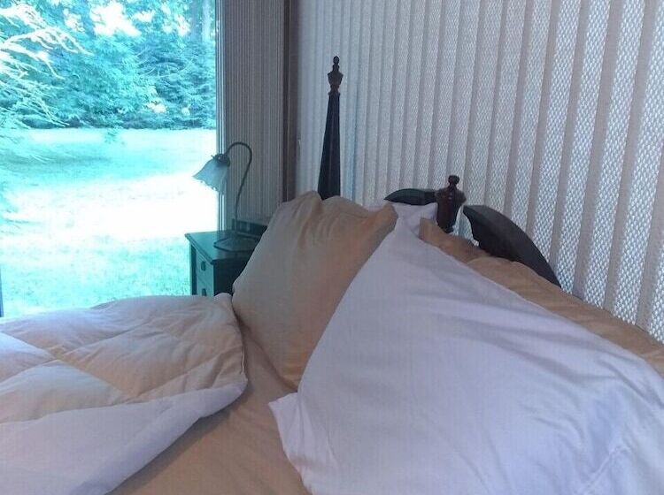 تختخواب و صبحانه Tanglewood Suites