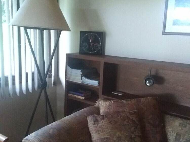 تختخواب و صبحانه Tanglewood Suites