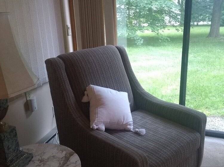 تختخواب و صبحانه Tanglewood Suites