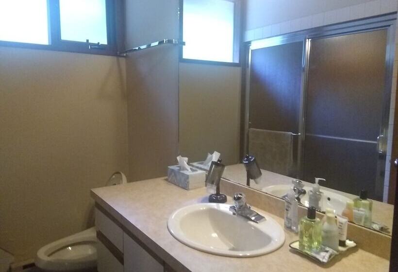 تختخواب و صبحانه Tanglewood Suites