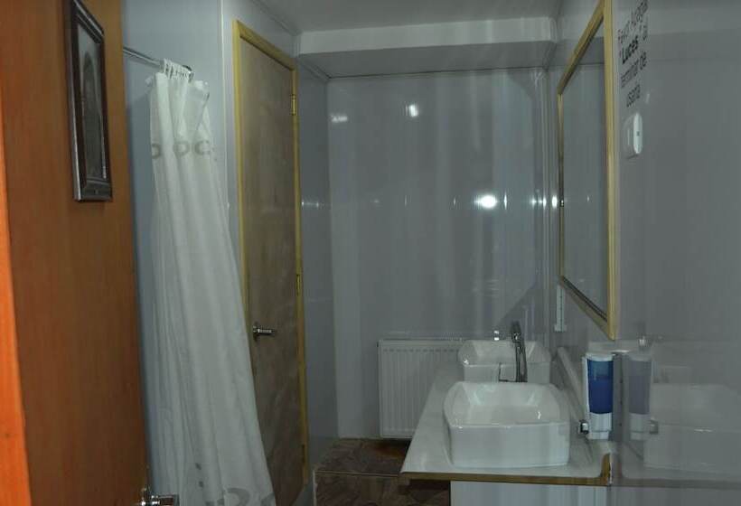 Carfran Patagonia Hostel