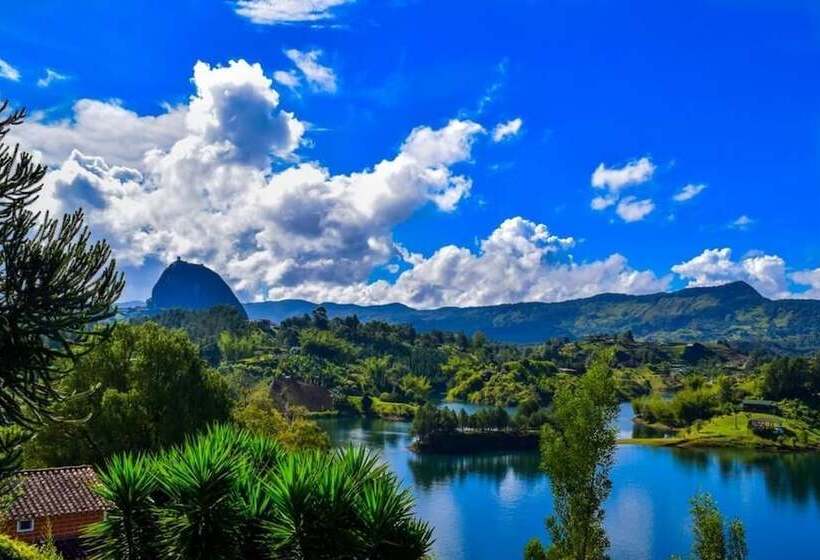 Happy Buddha Hostel Guatape