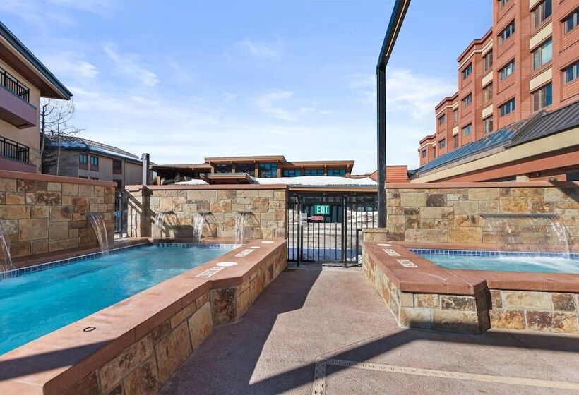 Отель 4 Bedroom Ski In, Ski Out Mountain Vacation Rental Located Next To Historic Main Street In Downtown