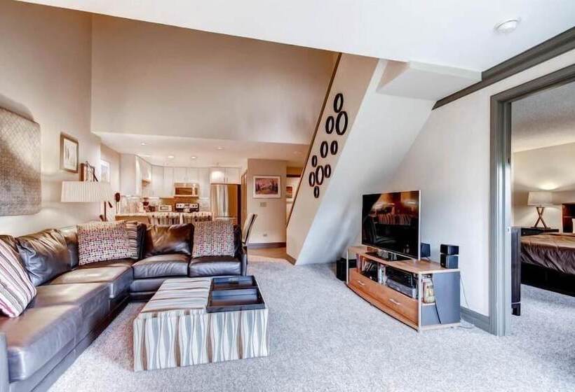 Отель 4 Bedroom Ski In, Ski Out Mountain Vacation Rental Located Next To Historic Main Street In Downtown