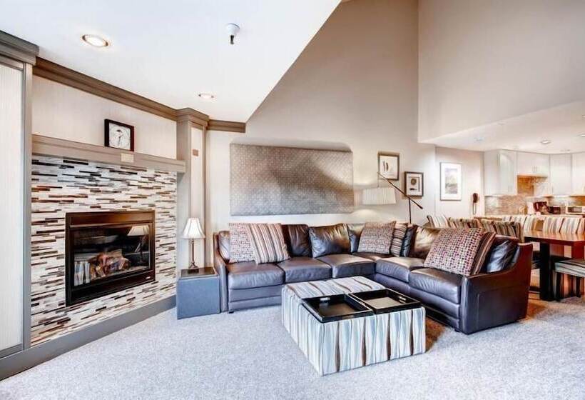 Отель 4 Bedroom Ski In, Ski Out Mountain Vacation Rental Located Next To Historic Main Street In Downtown