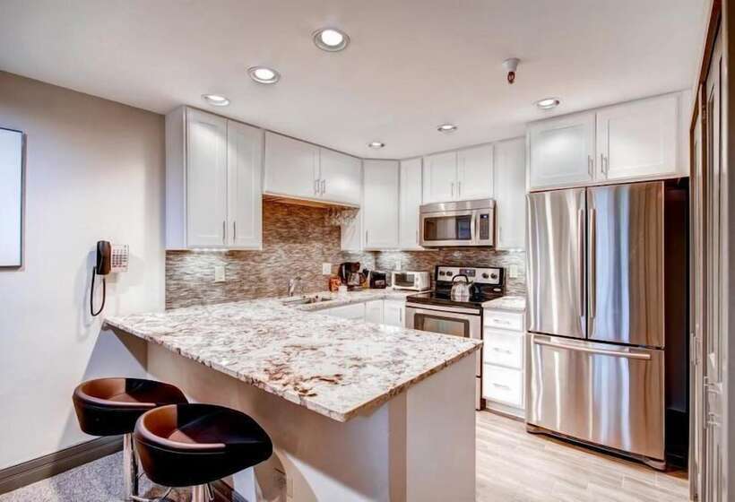 هتل 4 Bedroom Ski In, Ski Out Mountain Vacation Rental Located Next To Historic Main Street In Downtown