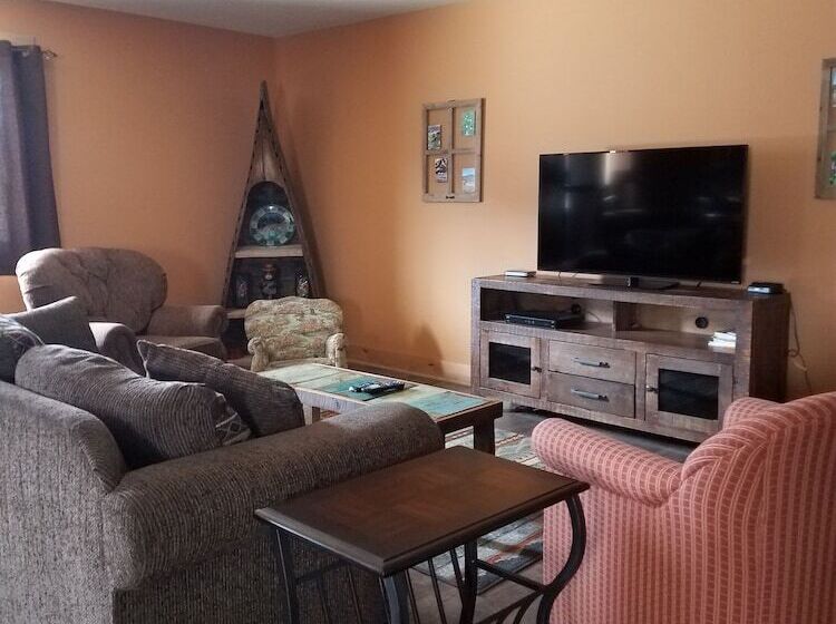 فندق 406 Lodge At Yellowstone