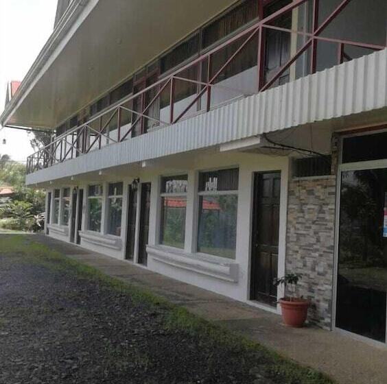 호텔 Brisas Del Volcán Platanar