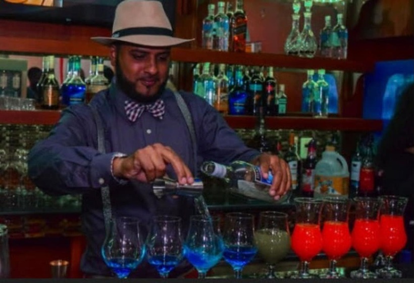 هتل Caribbean Inn