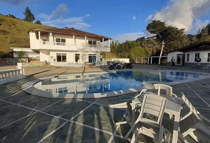 فندق Centro Vacacional Casa Blanca