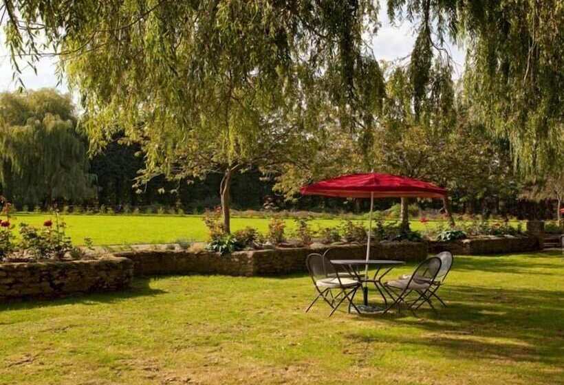 فندق Cherbridge Lodges Riverside Lodges Short Lets