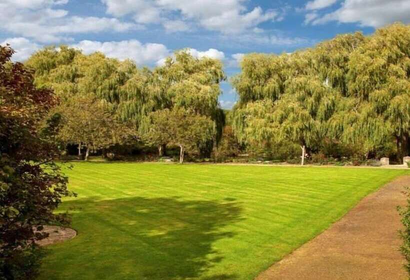 فندق Cherbridge Lodges Riverside Lodges Short Lets