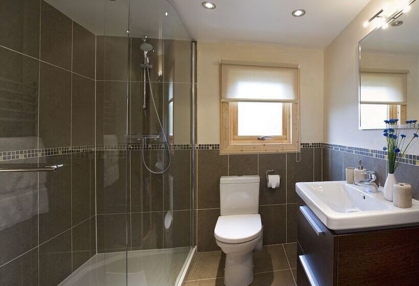 فندق Cherbridge Lodges Riverside Lodges Short Lets