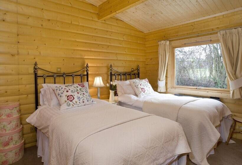 فندق Cherbridge Lodges Riverside Lodges Short Lets