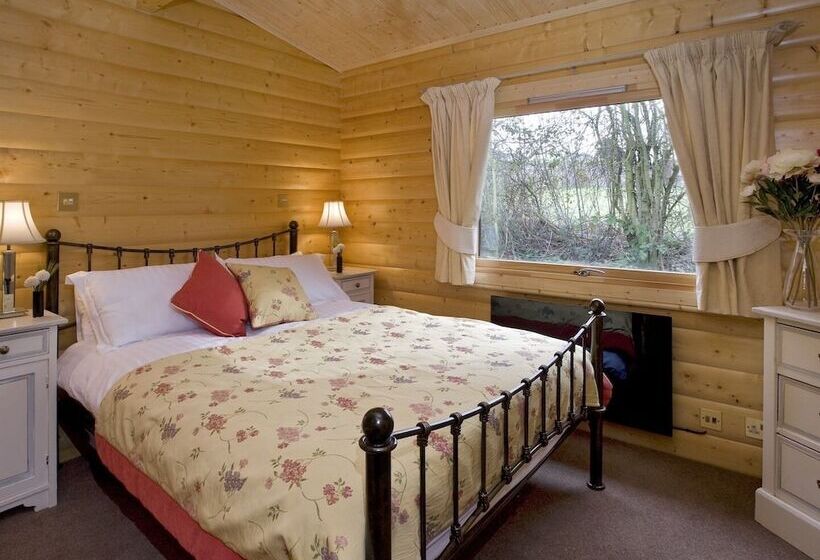 فندق Cherbridge Lodges Riverside Lodges Short Lets