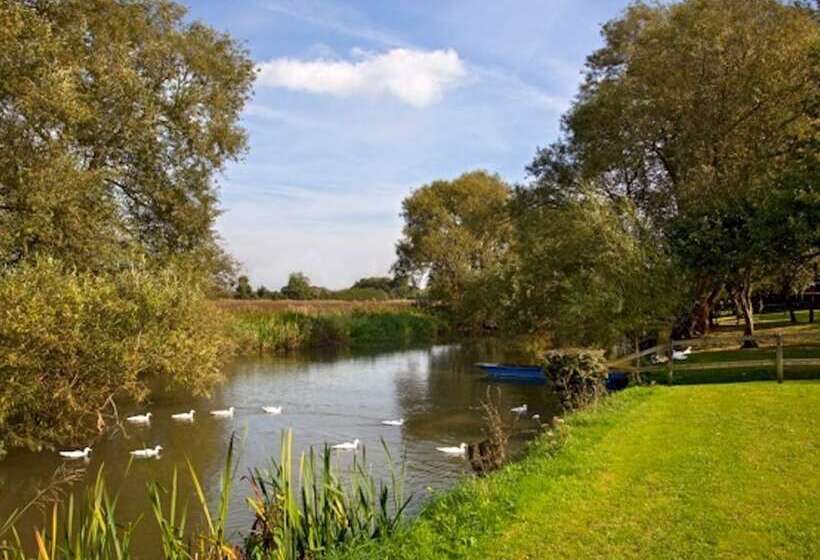 فندق Cherbridge Lodges Riverside Lodges Short Lets