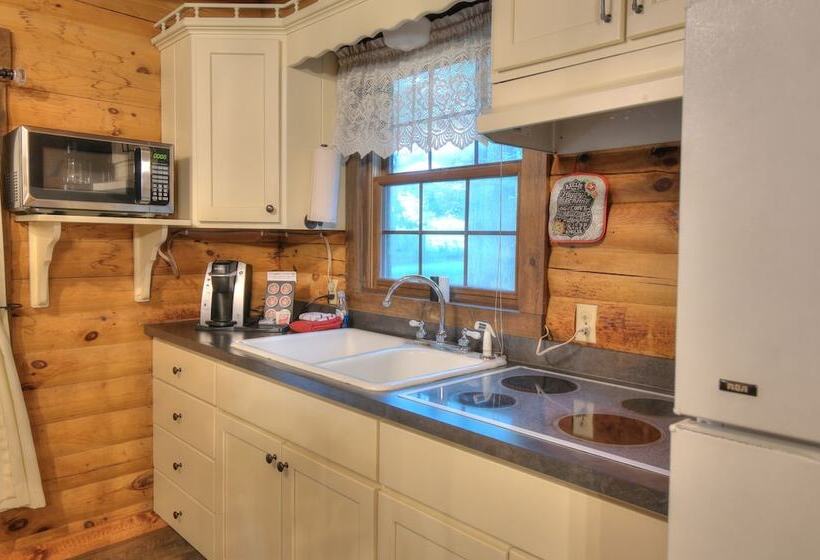 فندق Cricket Hill Lodge & Cabins