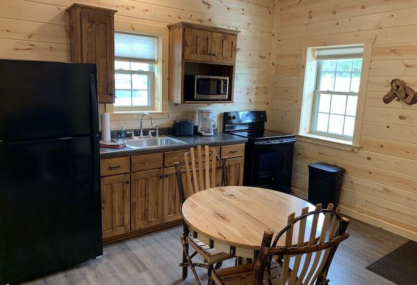 فندق Cricket Hill Lodge & Cabins