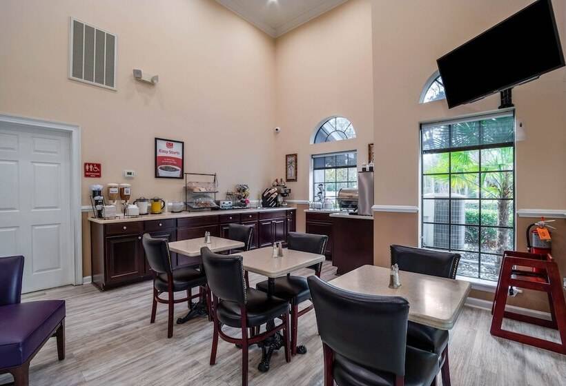 فندق Econo Lodge Inn & Suites