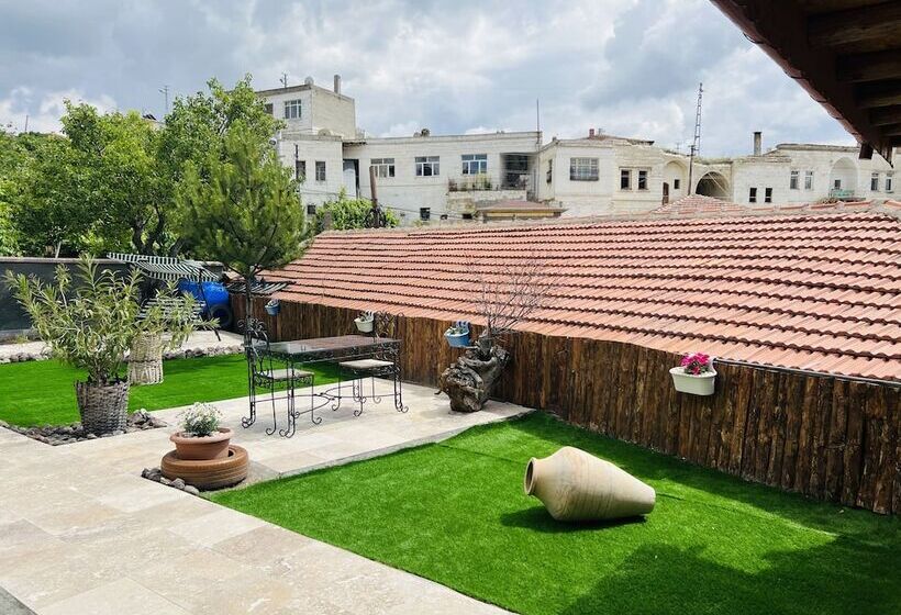 هتل Grape Village House