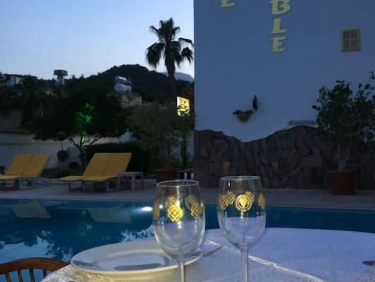 Отель Hubble Bubble Suit