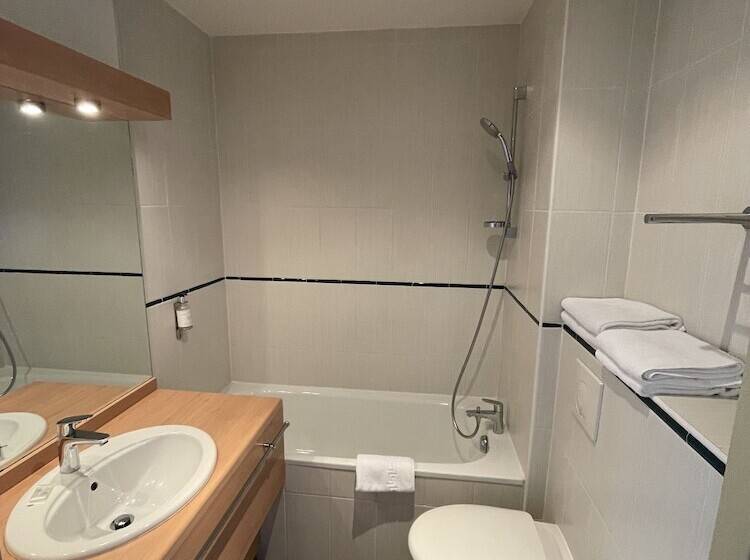 בית מלון כפרי La Tour D'ivoire