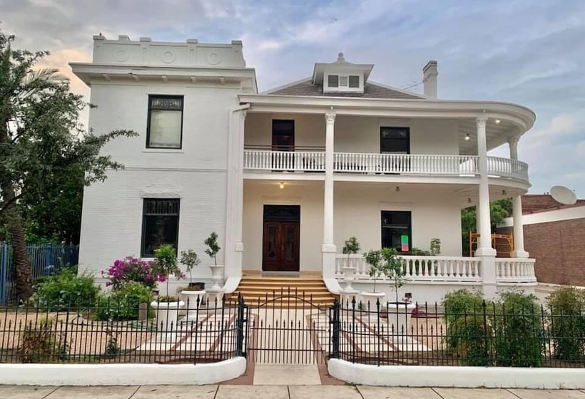 هتل Laredo Mansion