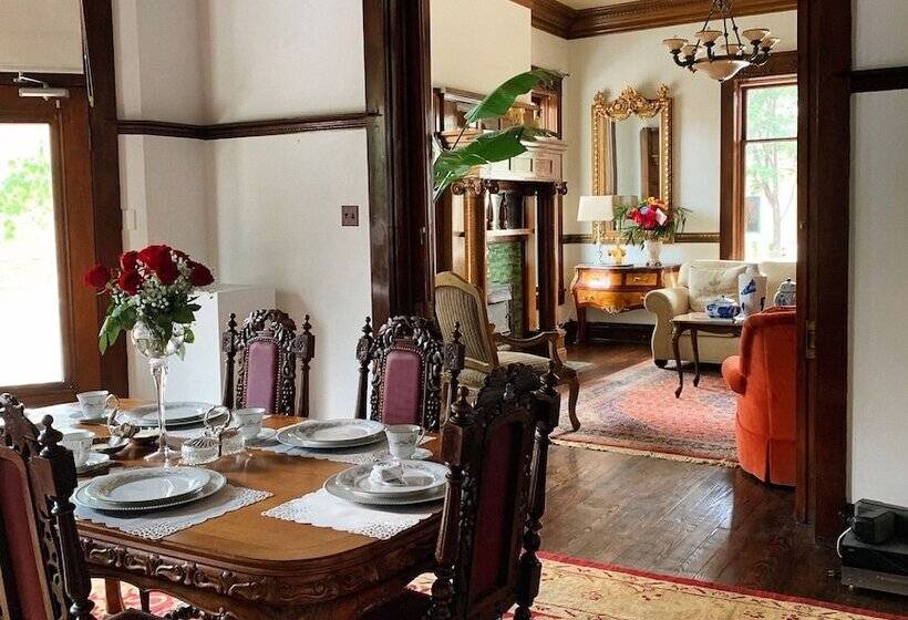 هتل Laredo Mansion