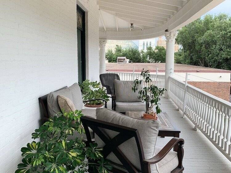 هتل Laredo Mansion