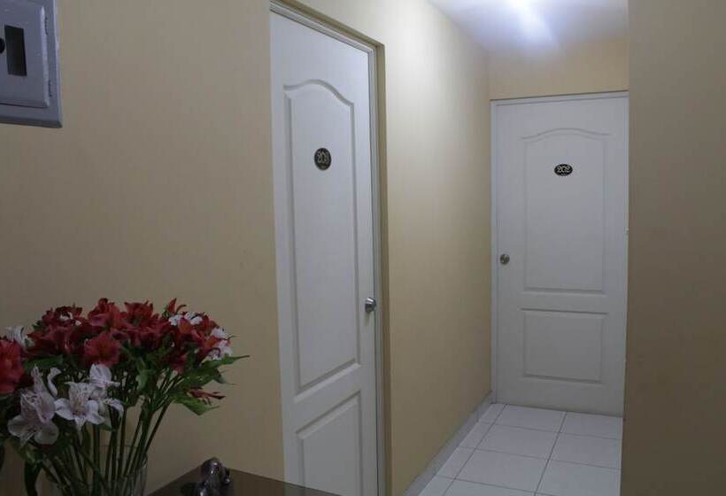 فندق Las Flores   Cañete